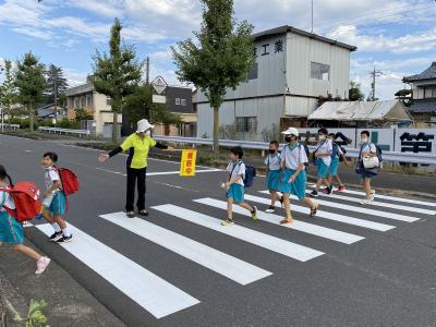 集団登校の見守り写真1