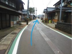 道なりに歩く写真