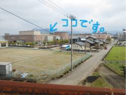 坂からみた文化の館の写真