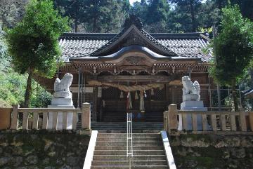 中野神社本殿。