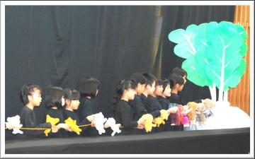 たちまち近松人形劇団「おおきなカブ」を演じました。。