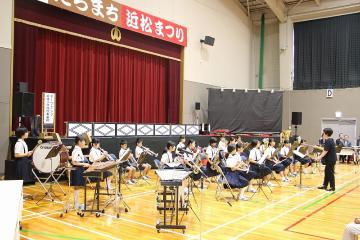オープニングは立待小学校吹奏楽部の演奏。
