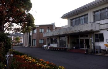 吉川公民館　正面玄関