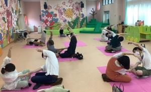 パパママ一緒にストレッチ