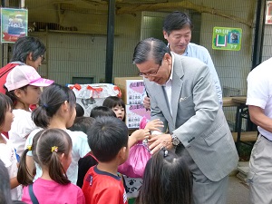 動物たちのごはんを届けよう2013